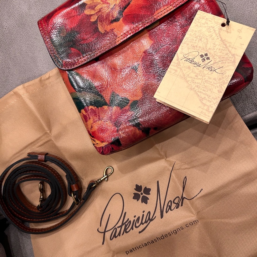 Gorgeous Patricia Nash cross body handbag